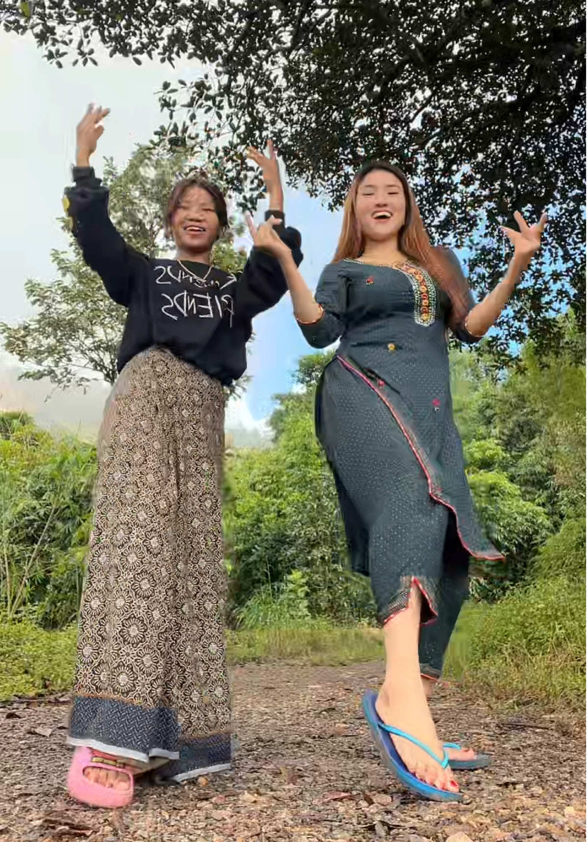 Hamro Dance 😊🥰@🫂🫀प्रिन्सु खाम्चा मगर🫀🫂 #gaulejiban @Dhanmaya Soti magar❤️ #gaulejiban 