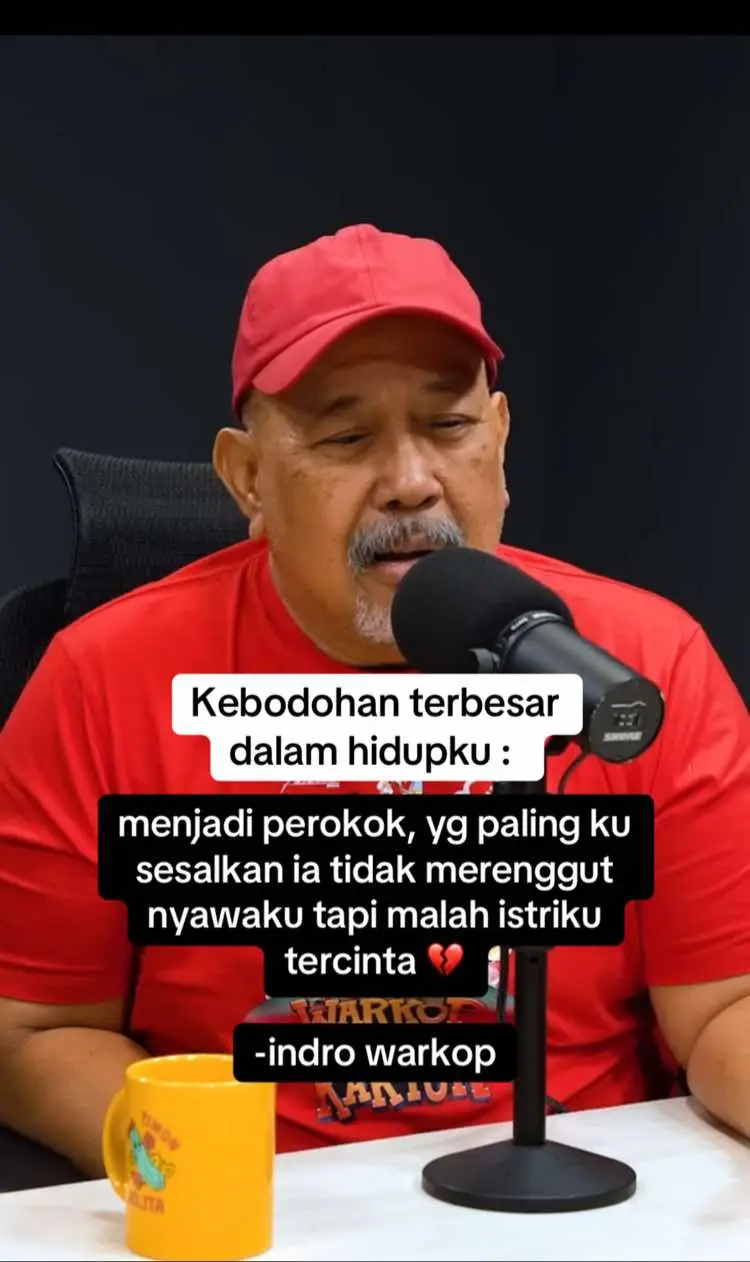 Kebodohan terbesar dalam hidupku adalah jadi perokok… bukan karena ngerusak diriku, tapi karena ngerenggut orang yang paling aku sayang. itu kata Bang Indro Warkop. 💔 Dulu beliau cuma pikir “rokok bisa ngurangin stres”, tapi siapa sangka… asapnya justru bikin istri tercinta kena kanker paru, sampai akhirnya meninggal dunia. dan yang paling nyakitin bukan penyakitnya, tapi rasa bersalah yang gak akan pernah hilang. 🚬 Kadang yang kita anggap sepele, kayak “cuma ngerokok bentar”, jadi hal yang paling nyesek di ujung cerita. jadi sebelum ngerokok lagi, coba inget kata Bang Indro: “Jangan tunggu kehilangan, baru sadar.” #masukberanda #fyp #viral #trending #asma 