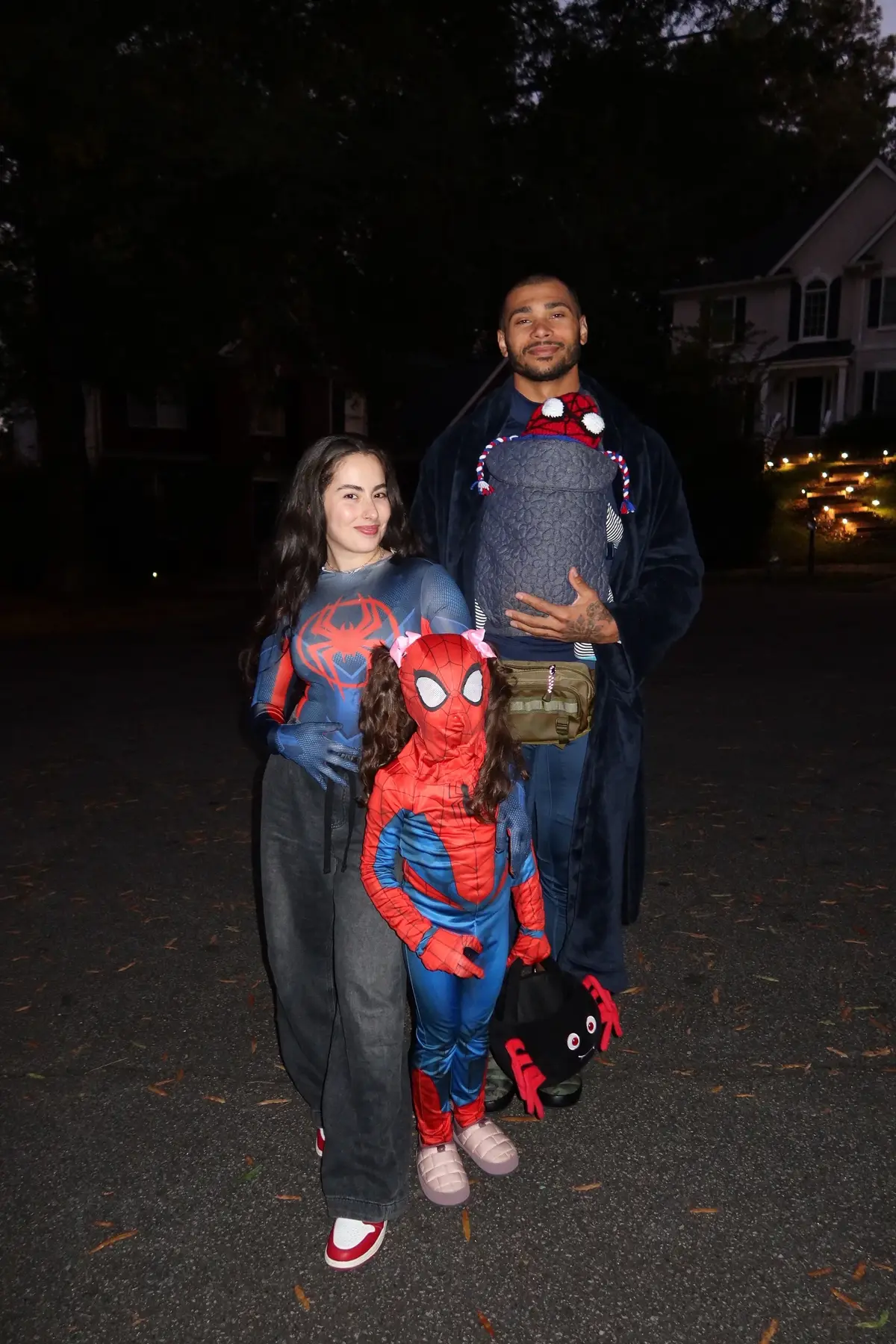 #toddlermom #couple #familycostume 