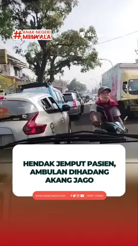 Supir ambulan di Padalarang ini dihadang akang jago saat sedang buru-buru untuk menjemput pasien. Bahkan, pemotor yang menghadang tersebut melontarkan kata-kata yang tak pantas terhedap supir ambulan. #radarcianjur 