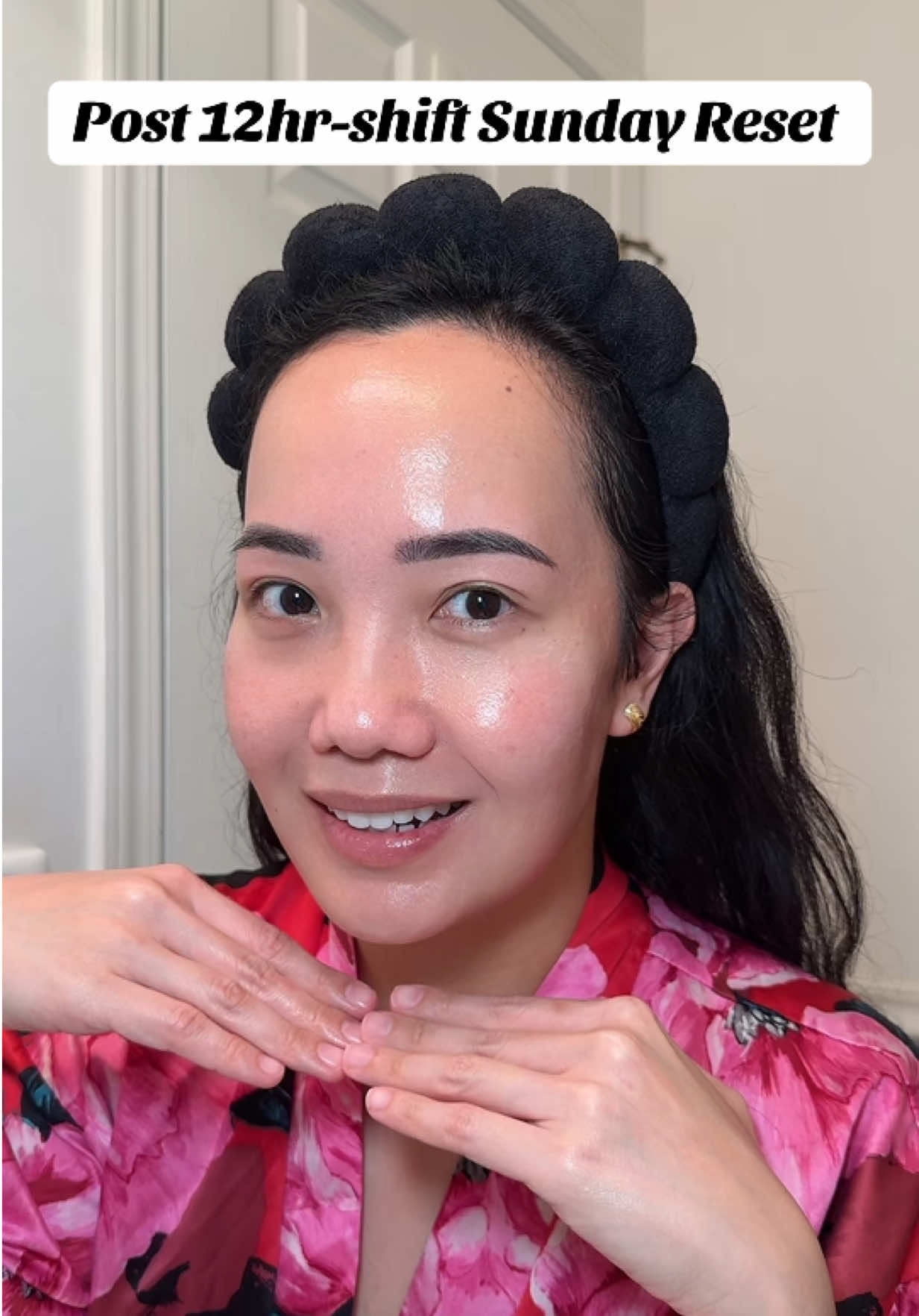 Post 12-hr shift Sunday reset ✨with @LaRochePosayUS  Tonight’s lineup:  1. La Roche Posay Pigmentclar cream foaming cleanser  2. La Roche Posay Hyalu-b5 serum  3. La Roche Posay Retinol b3 serum  4. La Roche Posay Cicaplast b3 balm 5. @bluelagoonskincare @Blue Lagoon Iceland Algae bioactive concentrate #glowingskin #skinbarrierrepair #fallskincare #skincareroutine #sundayreset 