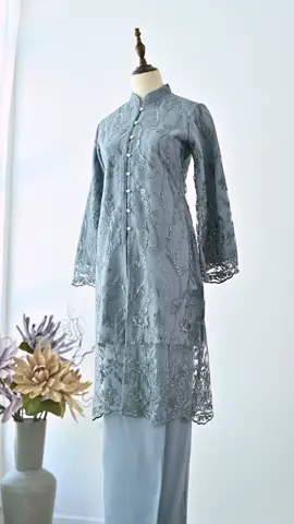 GIRLS, READY?? MELATI KURUNG LACE akan launch malam ni 8PM! Kurung lace yang semua orang tunggu, lembut, selesa & nampak eksklusif. Ada 8 warna lawa-lawa, lace dia serious cantik & ada lining sekali. Dari size XS sampai 2XL semua boleh masuk cantik terletak! #byayranoordin #bajukurung #fyp #TikTokFashion #raya2026