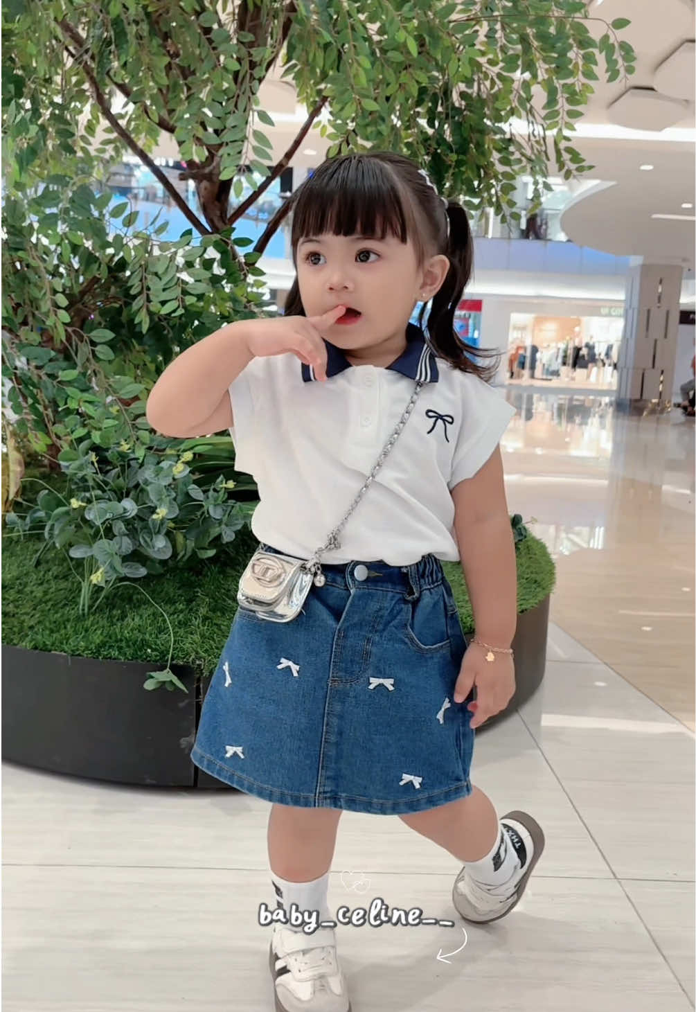 Gemesh amat sih celine 🤏🏻 Outfit super nyaman by @Tiny Seoul ID 🤩  #fyp #ootdkids #outfitanakcewek #anaklucu #gemes 