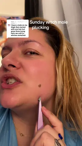 Replying to @♡☆Minoharu☆♡ #witch #mole #hairplucking #chinhair 