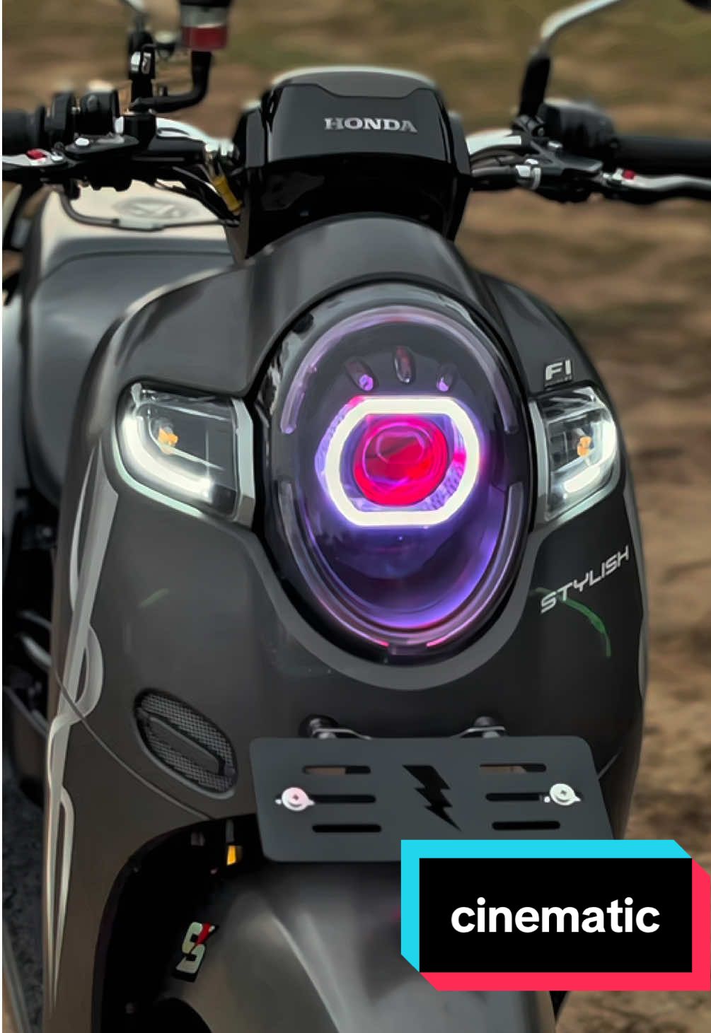 terlalu ganteng cui 🤩 #scoopyabu #velgrcl #scoopymodifikasi #scoopyganteng #knalpotrone 