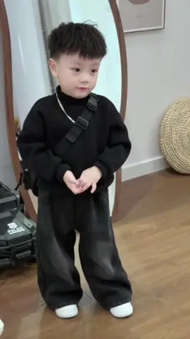 Quần jean dáng suông cho bé đây🛒#domuadong #quanjean #doxinhchobe #viral #xuhuong 