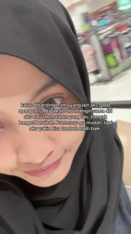 dan aku baru sadar, aku selalu tumbuh dengan berkembang dengan ocehan dan omongan buruk dari orang lain, yg bahkan gatau sama sekali latar belakang kehidupan ku.