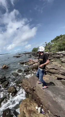 បើពិបាក់ចិត្ត កុំភ្លេចទៅសមុទ្រ 🥹