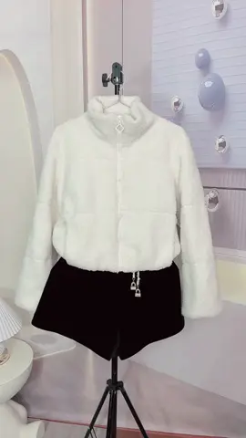 Khoác lông siu ấm áp 1xx thui ạ 🥰🥰#livethoitrangnu #quanongrong #jjnhitrendy #khoaclongcuu #khoaclonghot  @JJ Nhi Trendy 