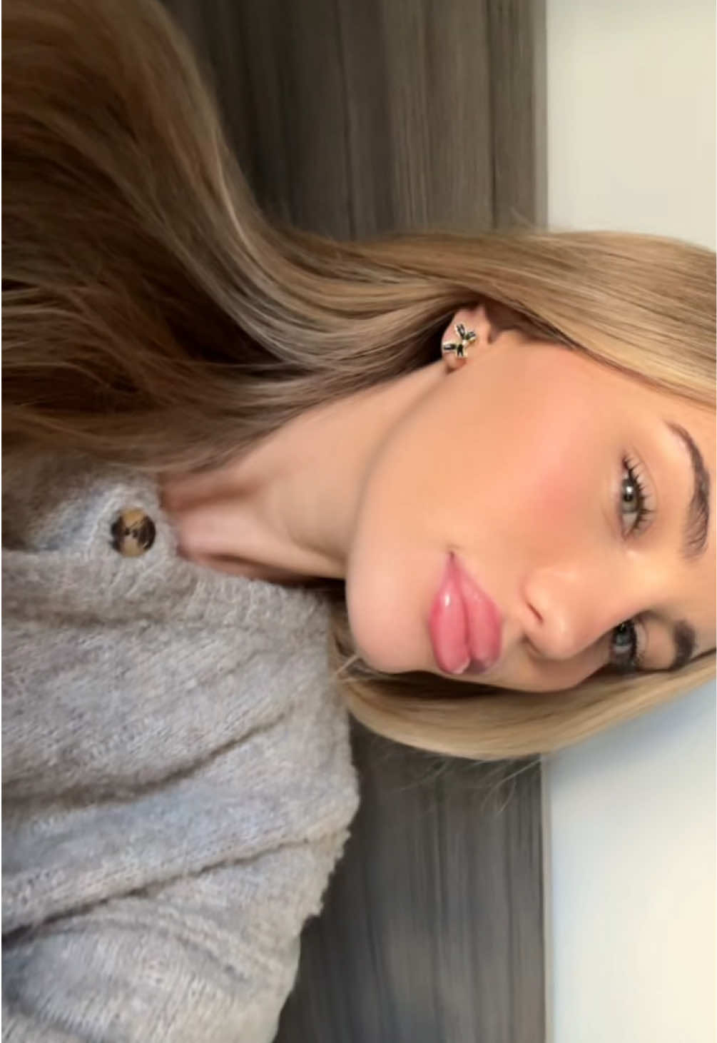 Ooo these are minty thank you!!!! @L’Oréal Paris this is the Plump ambition hyaluronic lip oil  