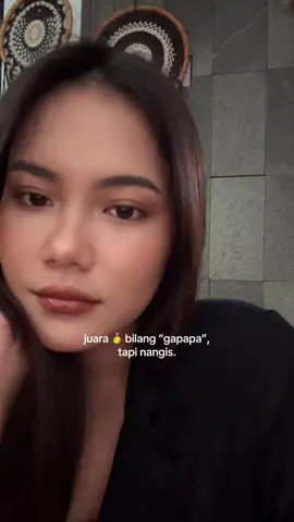 sembunyikan mataku yang berkaca-kaca..