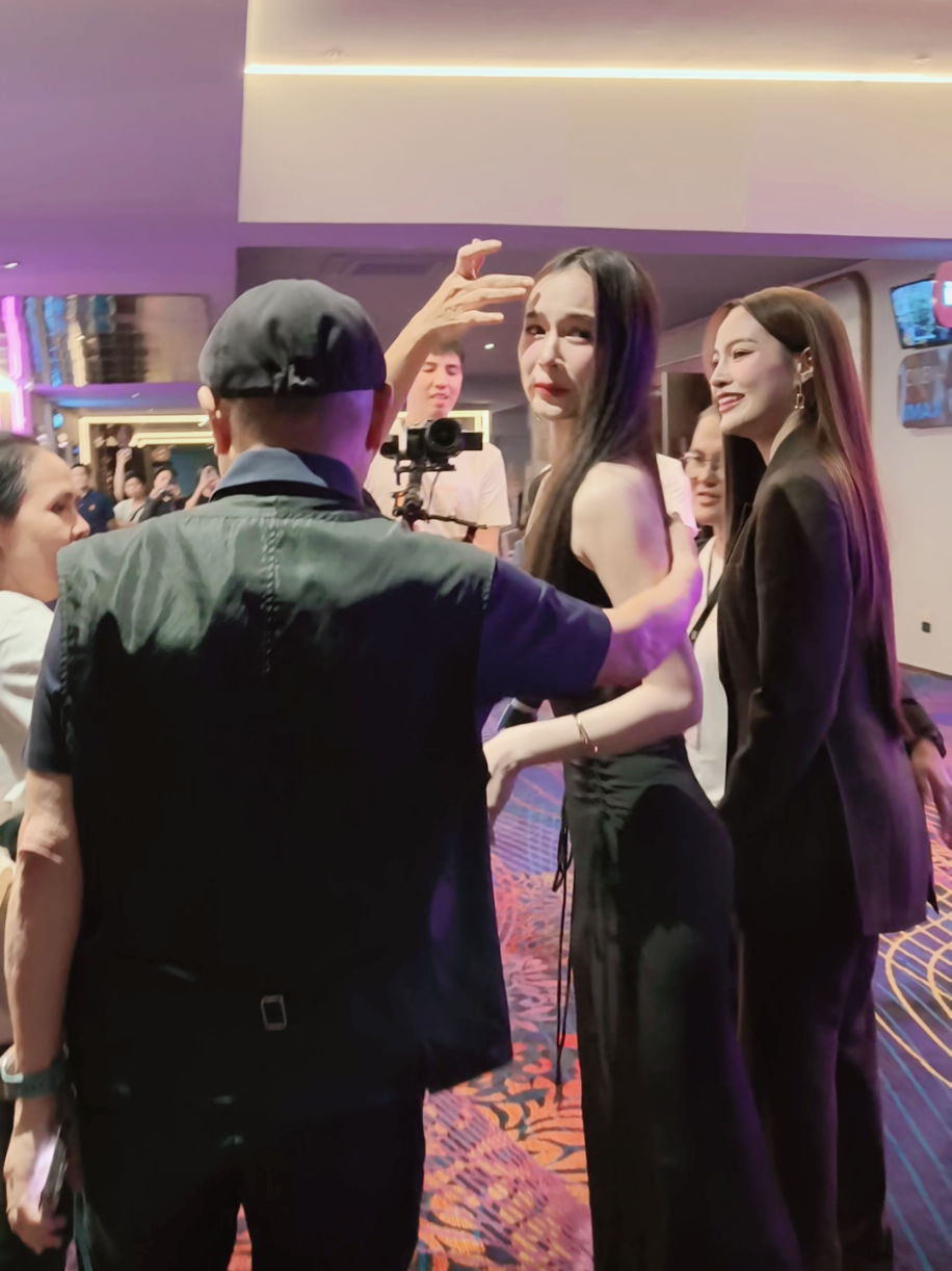 อบอุ่นความเป็นครอบครัวสุด พ่อแม่ลูกสาว เอ๊ะเเฟนลูกสาว หรือป่าวนะ   #TKNur  #คนโปรดของควีน #Dangerouaqueentheseries  #บันเทิงtiktok 