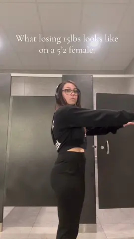 Short girlies know the struggle😅 #caloriedeficit #fypシ゚ #GymTok #weightlossjouney 