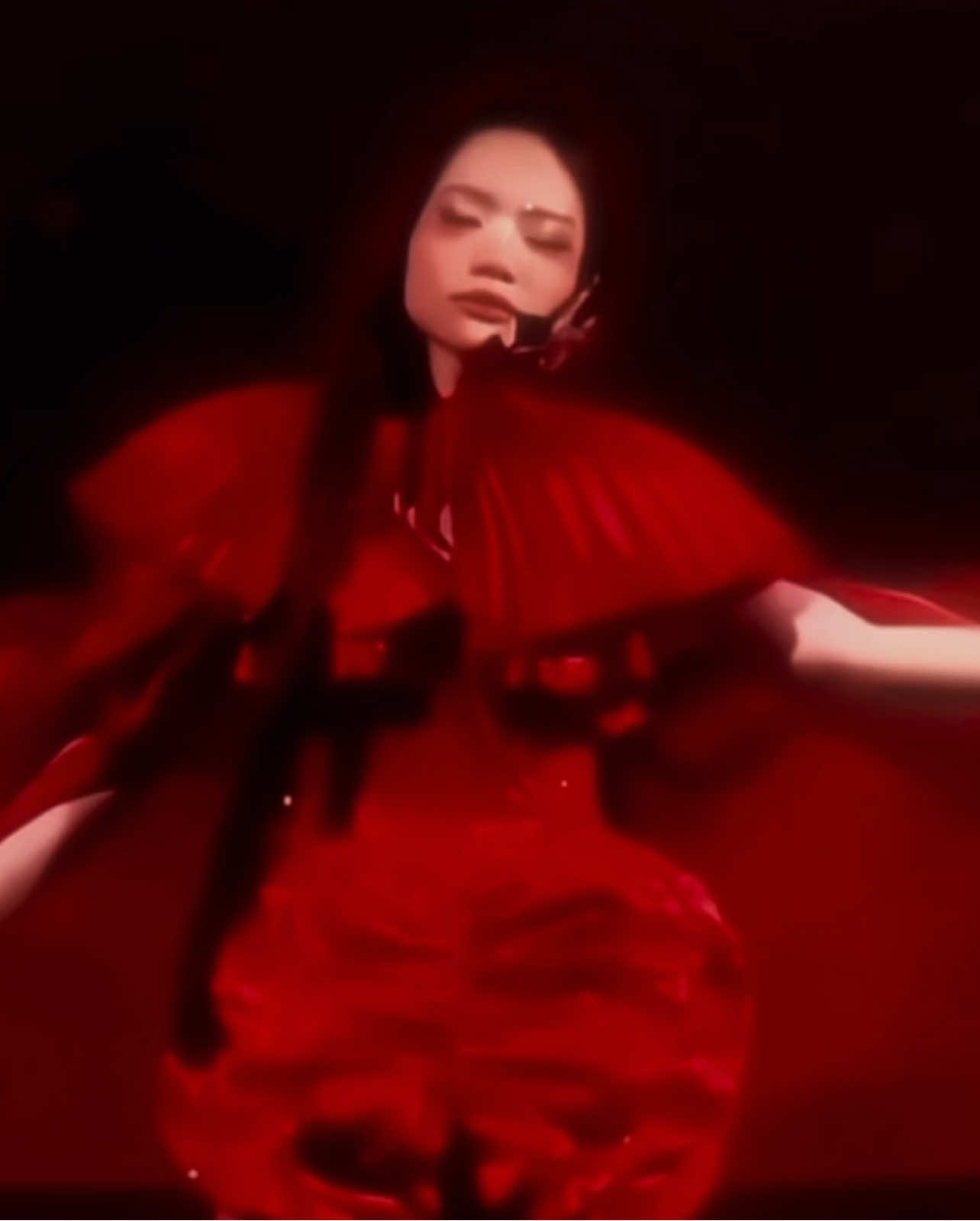 bình thường diễn đã cháy rồi mà nay lại còn 