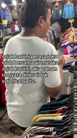 cara membuat siomay! 🧂Bahan-bahan: Bahan utama: 250 gram daging ayam giling (bisa campur ikan tenggiri kalau mau lebih gurih) 100 gram tepung tapioka 1 butir telur 2 siung bawang putih, haluskan 1 batang daun bawang, iris halus 1 sdm minyak wijen (opsional) 1½ sdt garam 1½ sdt gula 1½ sdt merica bubuk Kulit pangsit secukupnya Pelengkap: Tahu kukus Kentang rebus Kol rebus Pare rebus Telur rebus saus kacang: 200 gram kacang tanah goreng              #fyp #sadvibes #xyzbca #promomakanharian #lewatberanda 