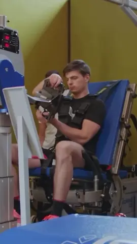 🇧🇷 Treinamento físico insano de Max Verstappen 💪🔥 — resistência, força cervical e reflexos levados ao limite! Tudo para suportar as forças G brutais e o calor extremo de um cockpit de Fórmula 1. A preparação de um verdadeiro campeão vai muito além da pista. 🇬🇧 Max Verstappen’s insane physical training 💪🔥 — endurance, neck strength, and reflexes pushed to the limit! All to withstand the brutal G-forces and extreme heat inside an F1 cockpit. The preparation of a true champion goes far beyond the track. #F1 #MaxVerstappen #Training #MotorsportFitness #ChampionMindset