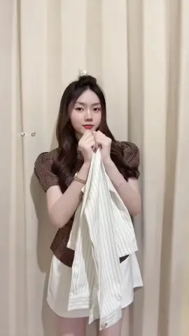 This striped blazer top is giving classy boss vibes😍 Top from @eveline.bdg 