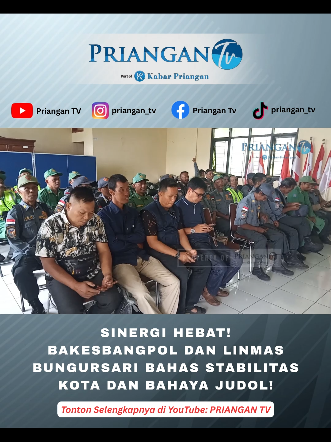 Bakesbangpol Kota Tasikmalaya menggelar Sosialisasi Stabilitas Daerah bersama anggota Satlinmas Kecamatan Bungursari. Kegiatan ini menjadi langkah nyata dalam menjaga keamanan dan ketertiban masyarakat, sekaligus mengedukasi tentang bahaya judi online (judol) dan pinjaman online (pinjol) ilegal. 💪 Sinergi antara pemerintah, aparat, dan masyarakat diharapkan mampu menciptakan lingkungan yang aman, nyaman, dan kondusif bagi semua. 🤝 🎥 Tonton liputan lengkapnya hanya di YouTube: PRiANGAN TV #BakesbangpolTasikmalaya #Satlinmas #Tasikmalaya #StabilitasDaerah #Judol #Pinjol #KeamananMasyarakat #TasikKondusif #SinergiHebat #PrianganTV #KabarPriangan