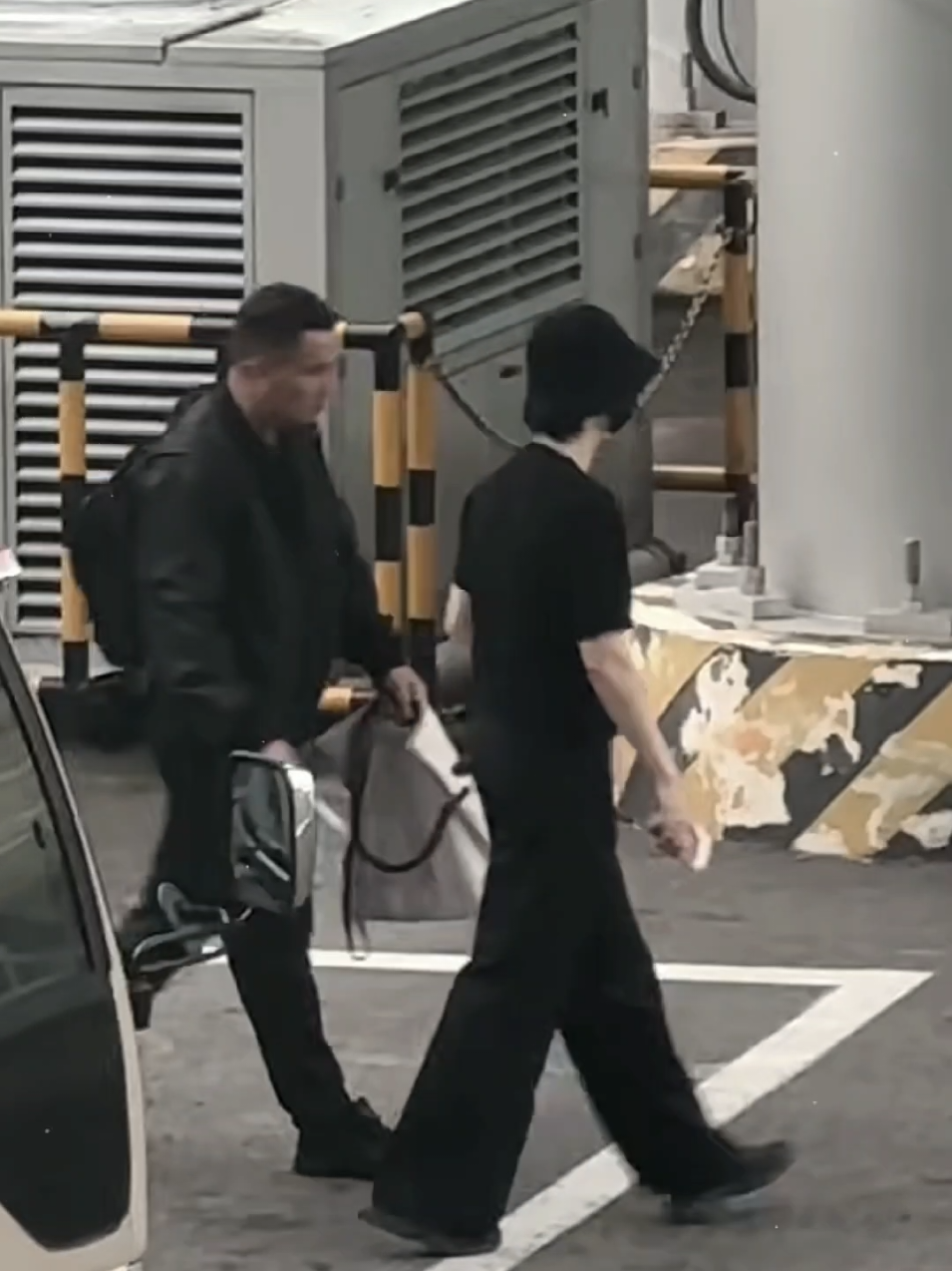 Khâu Khâu lúc nào cũng chờ A Xing đi cùng 😘 Xong fmt rồi nghỉ ngơi chuẩn bị quẩy nguyên chuỗi fes thôi 💃💃💃 #eliothuang #kipukaqiu #huangxing #qiudingjie #xingqiu 