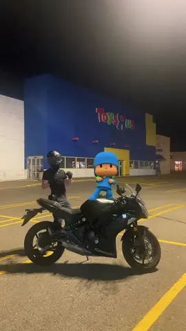 Le ptit bonhomme a des moves !!  #pocoyo #funny #trend #dancing  #biketok 
