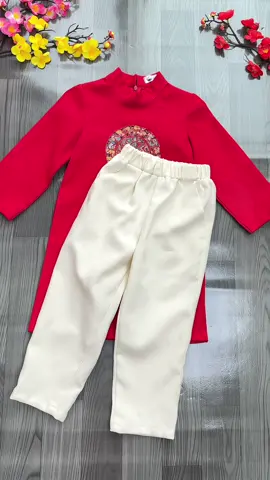 Set áo dài cách tân cho bé trai. #thoitrangtreem #xuhuong #aodaicachtan #aodaibetrai #aodaitet 