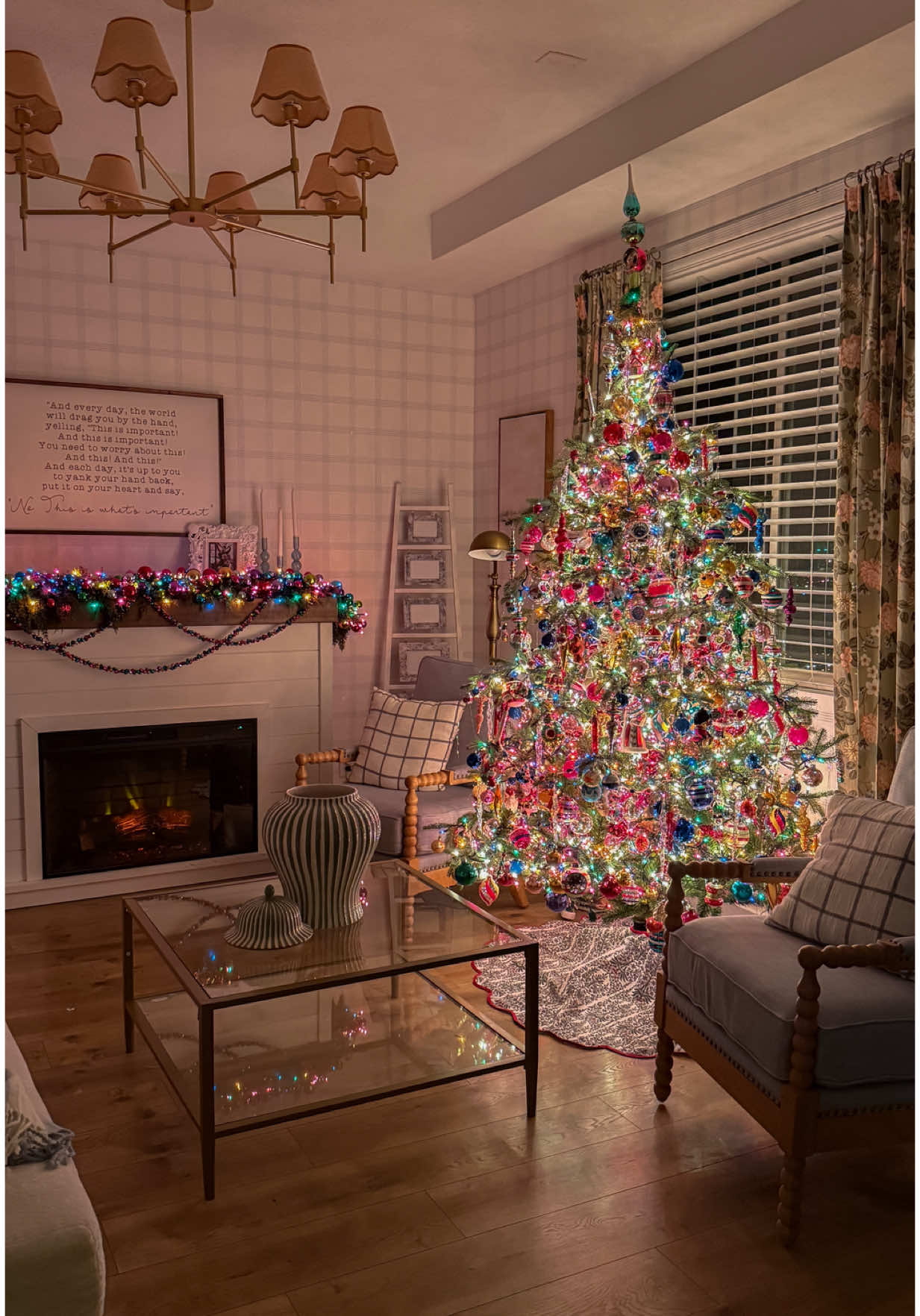 Replying to @Mallorie Stroup it glows so amazingly at night! I love it so much! I love how it lights up this side of the house . #vintagechristmas #nostalgic #vintagechristmasdecor #nostaliga #shinybrite #vintagechristmasornaments #colorfulchristmas #colorfulchristmastree #christmasdecor #nostalgiacore #nostalgiachristmas 