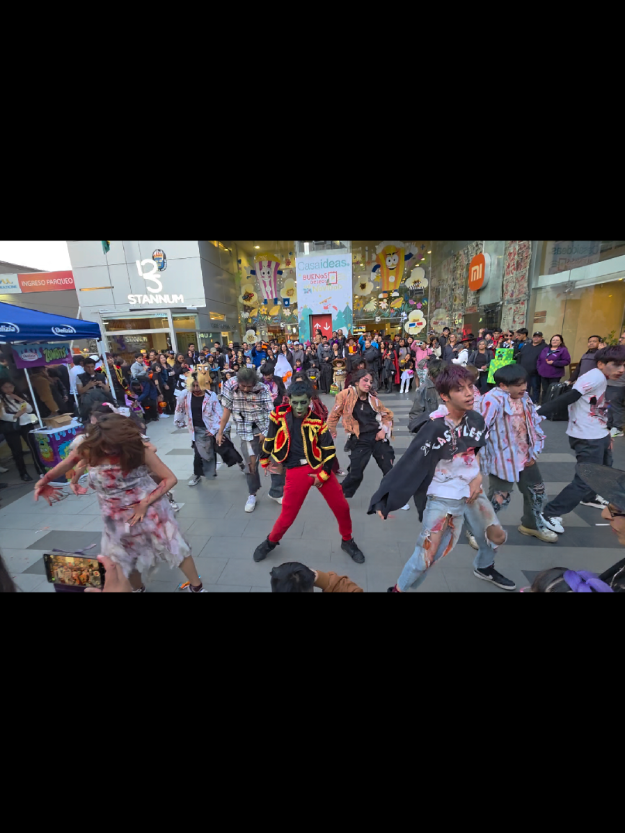 Junto a @Delizia #bolivia🇧🇴 #lapaz_bolivia🇧🇴  #thriller #michaeljackson #fyp 