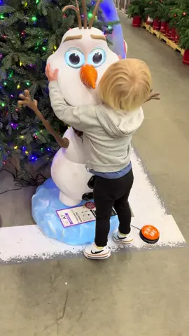 They thought they were real!! @Disney @Disney Parks #fyp #foryoupage #fypシ #fypシ゚viral #fy 