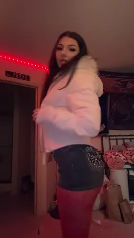 they come and they go! #jennifersbody #jennifercheck #halloween #halloween25 #meganfox 