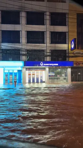 ทะเลพูนทรัพย์ของแทร่ 🚣 #น้ำท่วม #ตลาดพูนทรัพย์ปทุมธานี  #ตกขนาดนี้ท่วมเลยไหม  #เรือใกล้ฉัน 
