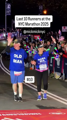 The last 10 NYC 2025 Marathon runners arriving before midnight 🥳🏆 The Marathon is officially over! Congratulations to all the runners each and  every one of you is an inspiration ❤️