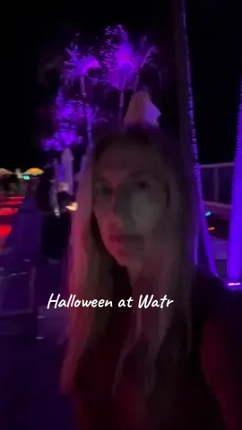 Halloween at Watr rooftop @1 HOTEL Beach #daylife #halloween #weekendvibe 