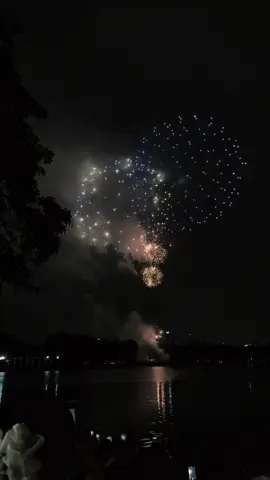 Một người phụ nữ đi cùng bạn qua bao ngày khó khăn vẫn dứt khoát rời đi, bạn đừng trách cô ấy tuyệt tình.. Bởi vì Đằng sau sự tuyệt tình là tuyệt vọng.. Đằng sau sự tuyệt vọng là vô số lần thất vọng.. Đằng sau thất vọng là vô số lần thất vọng mà không được chữa lành.. Bạn không cho cô ấy giàu sang, không cho cô ấy tình cảm tệ hơn là ngay cả sự tử tế cũng không.. Vậy bạn lấy tư cách gì để trách cô ấy?? #fyp #tamtrang #tamtrangcuatoi #sad #xh 