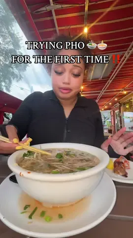 Trying PHO for the first time with me ‼️ yall lmk some good pho places in Houston 😩 #pho #asianfood #springrolls #mukbang #foodvlog 