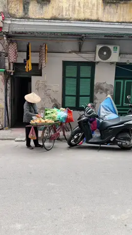 Cuối cùng thì mùa thu của chúng ta chỉ còn lại những cơn mưa nặng hạt 🌧️🌧️🌧️#thuhanoi🍂🍂🍂 #chill #flopquailenxuhuongdi #hanoi #fyp 