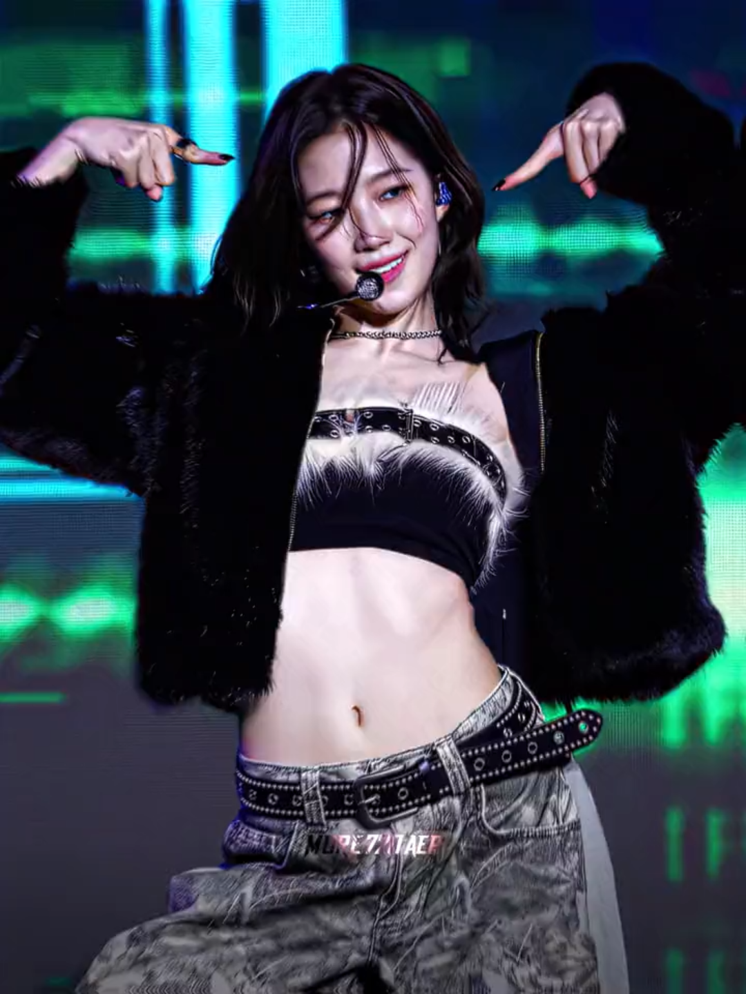 KAZUHA LESSERAFIM | HER ABS OMG ! 🥰😍🙏 #le_sserafim