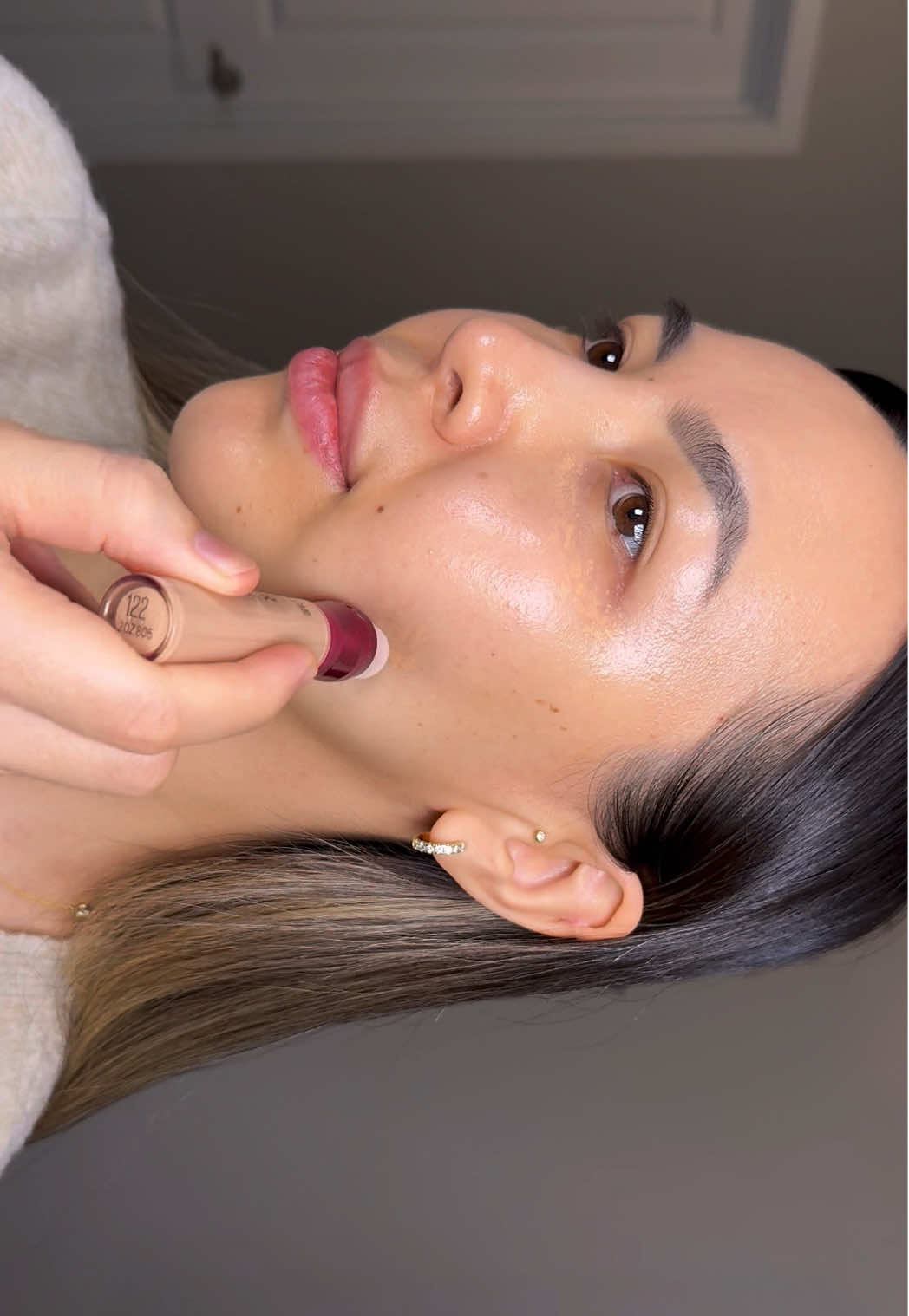 ✨Instant bright, flawless under eyes✨ The Maybelline Instant Age Rewind Eraser is that concealer everyone needs 😍 Brightens, conceals, and blends like a dream — no creasing, no dryness! I love how it instantly makes me look more awake ✨ #maybelline #instantagerewinderaser #concealerhack #makeuptips #flawlessskin  