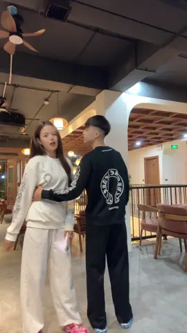 chỉ cần e nói e cần ở đâu a cũng chạy đến [ áo - quần : @ᴀɴ ᴛʜᴜʏᴇɴ ® ]