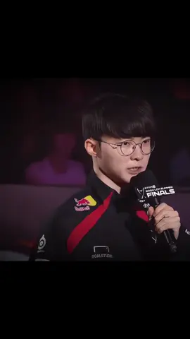 Khoảnh khắc hạnh phúc nhất ngày này năm ngoái - T1 nâng cao chiếc cup vô địch CKTG 2024. Faker lại một lần nữa đứng trên đỉnh thế giới, cùng những người đồng đội trẻ đã cùng anh viết nên huyền thoại. Hy vọng năm nay sẽ lại là một năm rực rỡ của họ 🍀🍀🍀 Hãy cùng nhau nâng chiếc cup vô địch và cười thật tươi dưới pháo bông nhé 🫳🐿️🐯🐈‍⬛🐻🐶 #t1win #t1fighting #faker #xuhuong #viral 