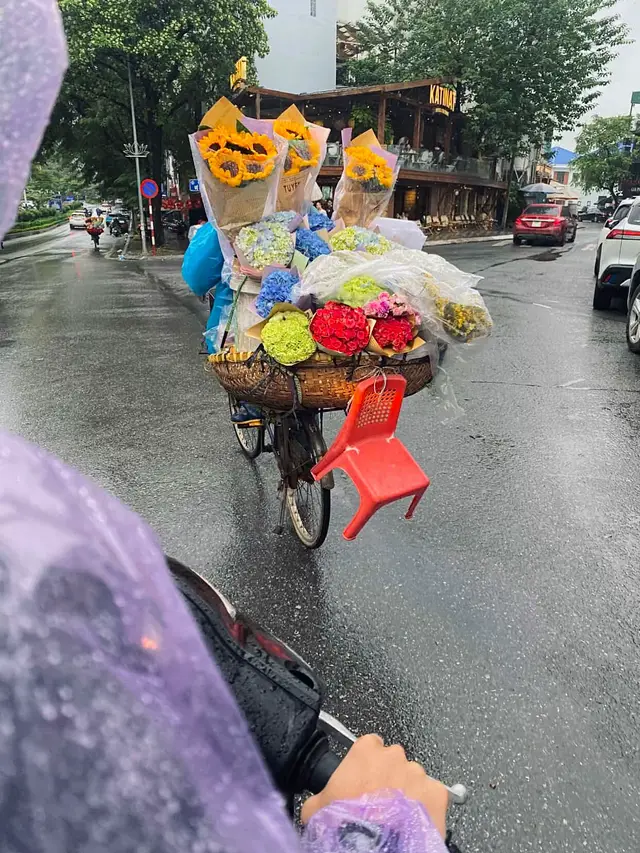 “Trong cuộc đời, bạn gặp rất nhiều người, nhưng chỉ có một người khiến tim bạn lặng đi một nhịp, khiến mọi thứ xung quanh dường như ngừng lại chỉ vì một ánh nhìn.” @Ng Oanh