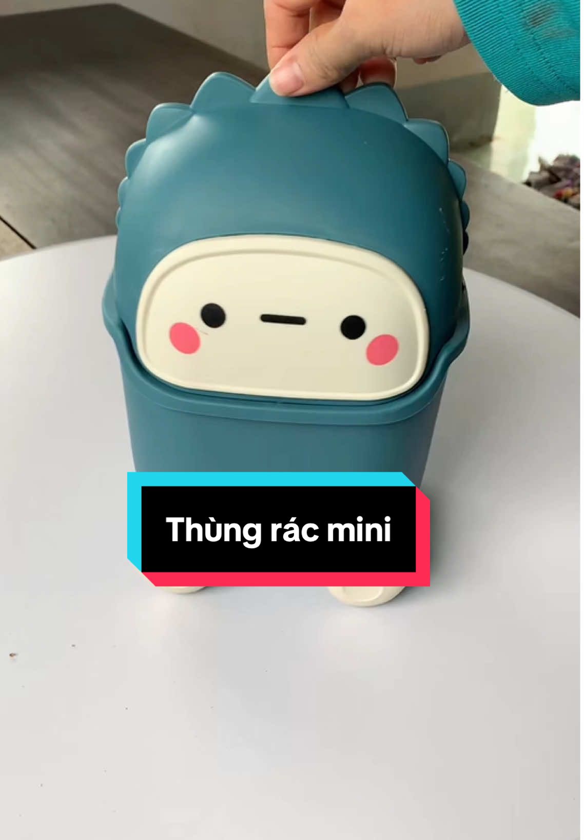 Nó dễ thương sao nỡ đựng rác