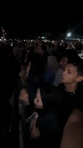 maaf bgt mas yg baju putih kaya ga niat konser🙏😭😭😭#konser #ndx #tasikmalaya #bergoyang #fyppppppppppppppppppppppp @fikri 🫶