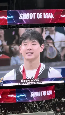I went to watch the shoot of asia game to support Johnny, Minho, and rising eagles (team Korea) as a whole. I left the arena with the names Seunghoon and Suin never leaving my mouth since then. @🏀MOON SUIN•문수인🏀  #shootofasia #bench #risingeagles #korea #basketball 
