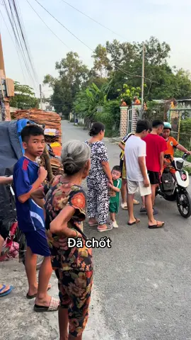 Từ nay xóm được yên bình rồi😂#thaythangxedien 