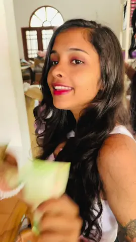 වට්සප් එකට මැසේජ් එකක් දාන්න orders දා ගන්න පුලුවන් හැමෝටම 🥰 cash on delivery කරනවා ගෙදරටම එවනවා රස්තියාදු වෙන්න දෙයක් නෑ 👍 මේවා ලොවෙත් කවුරුත් දෙන offers නෙමේ 😘 #fypviralシ #foryoupage❤️❤️ #airpods #bluetoothearphone #headset 