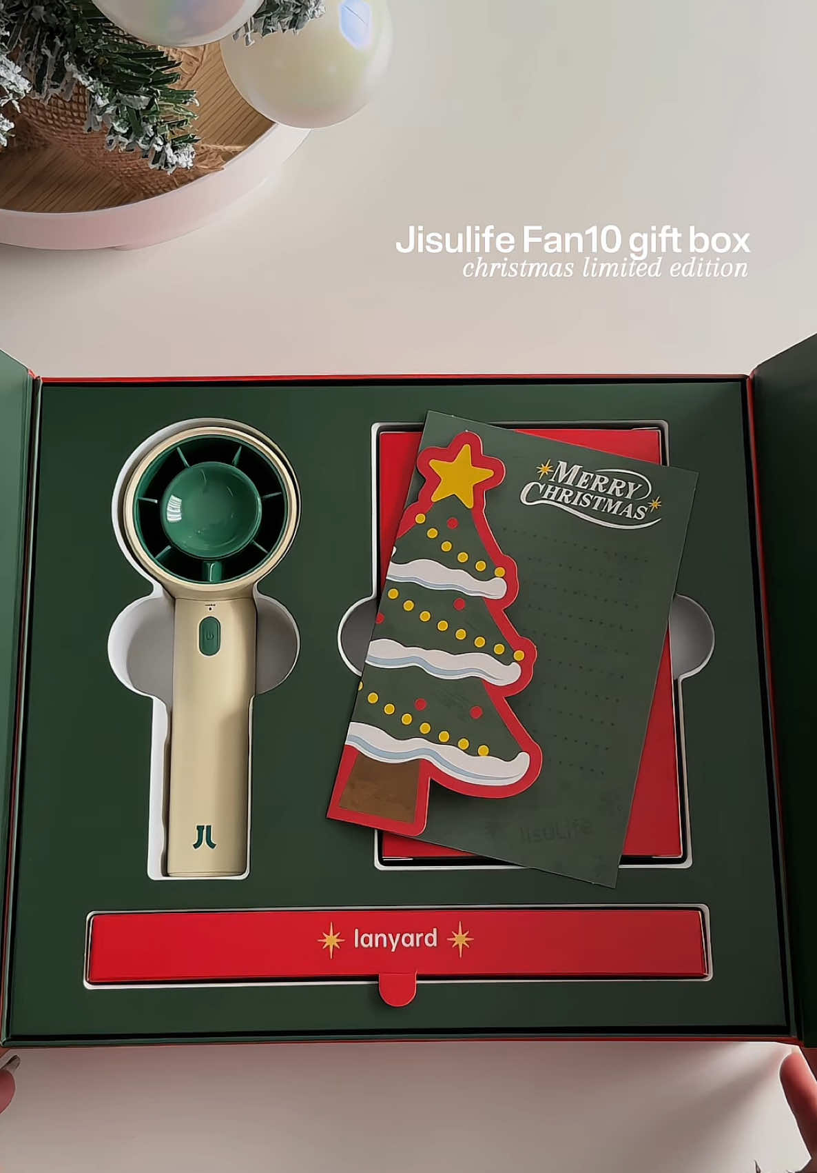 all I want for christmas is a Jisulife Fan10 gift box 🎄💨 #jisulife #giftbox #christmasgift #jisulifehandheld #handheldfan 