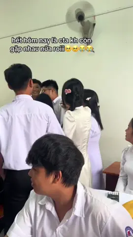 nay ổng khóc roiii🥹😭😭😭#thanhxuan #kiniemcap3 #duhocsinh #dinhcumy #txvt 