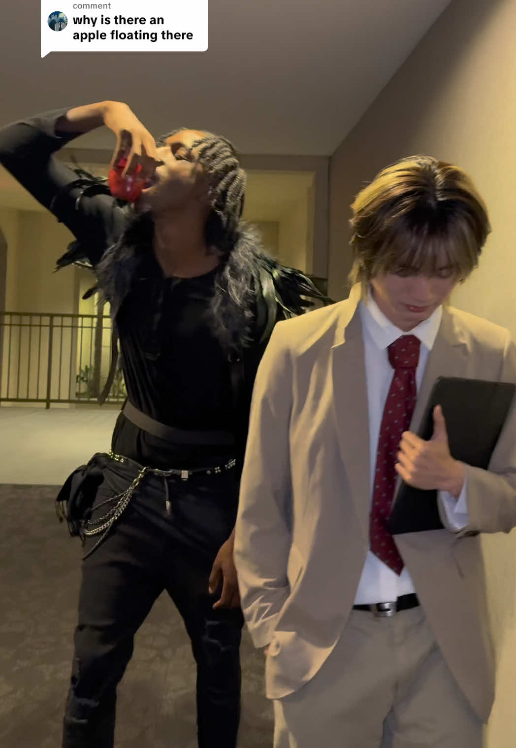 Replying to @LawlightsSweetBalls peep L watching light  #deathnote #halloween 