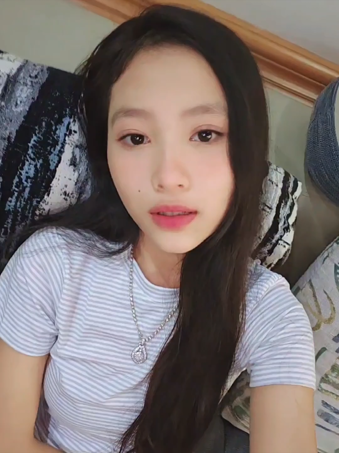 မော့တဲ့ trend ဆိုလို့မော့လိုက်ပြီ #2013 #foryoupage #tiktok #tiktokmyanmar #cringe 