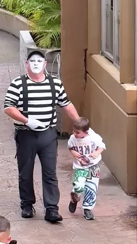 tom The mime 27.5K #tomthemime #seaworld #seaworldmime #mrbeast #mimeseaworld